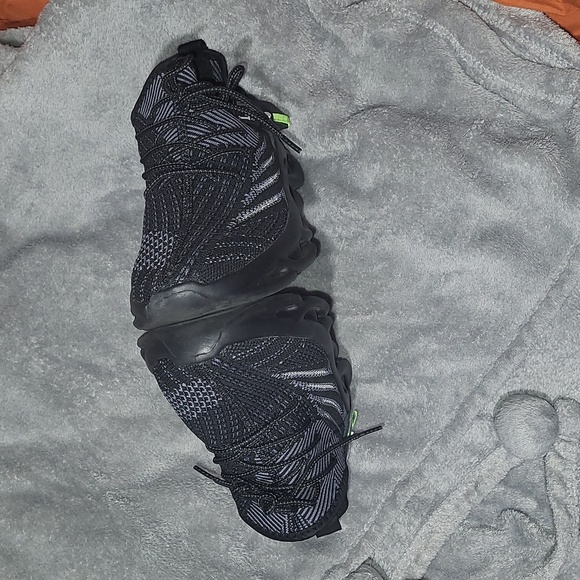 Shoes - Picture 5 of 6